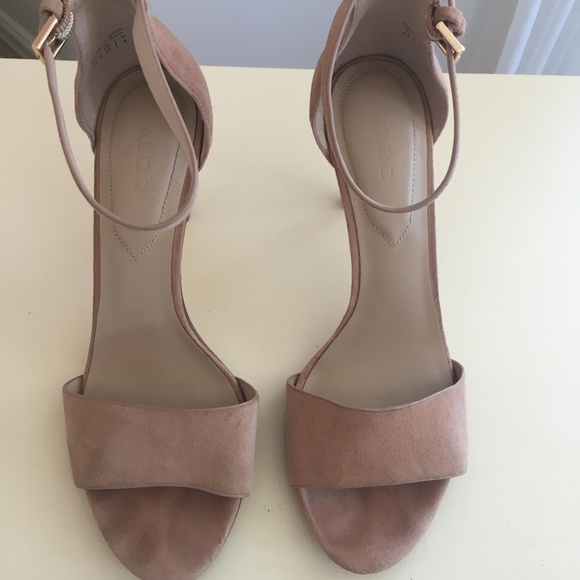 BUNDLE ME✨HEELS - Picture 2 of 4